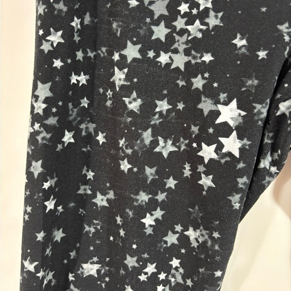 Capri Leggings black with gray and white stars large 11-13 - Picture 6 of 6